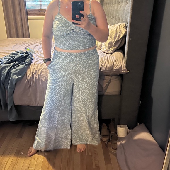 Aerie smoked v neck cami - Picture 2 of 2